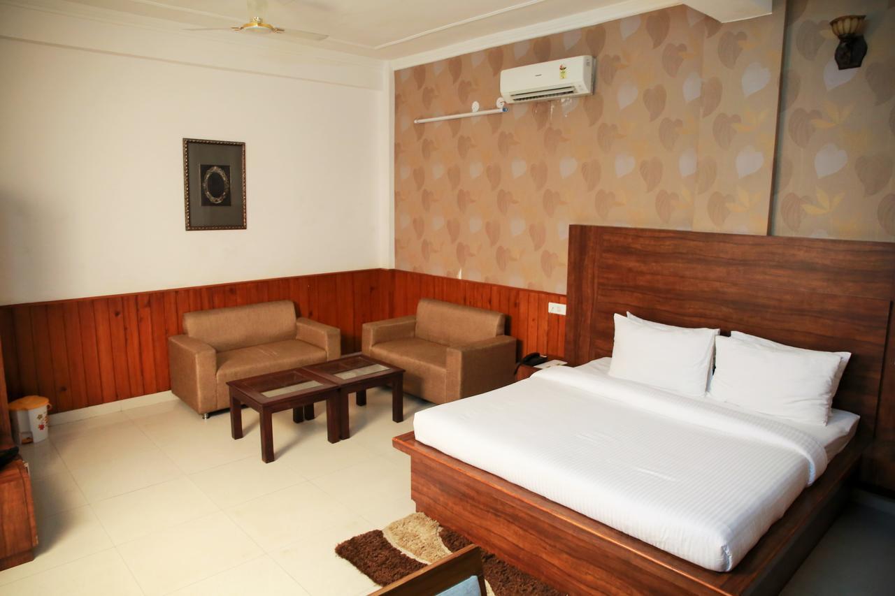 Red Apple Hotel Sangrur ภายนอก รูปภาพ